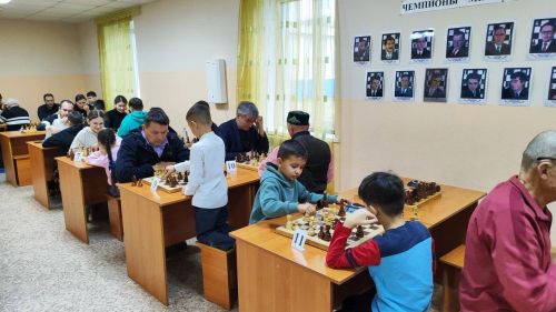 Семейные шахматы в Азнакаево: турнир для учащихся начальных классов
