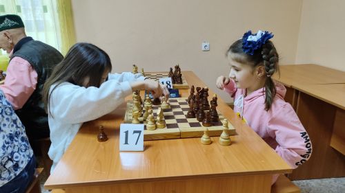 Семейные шахматы в Азнакаево: турнир для учащихся начальных классов