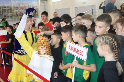 Азнакайда Инсаф Солтанов истәлегенә көрәш ярышлары бара