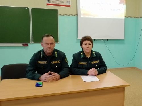 В школу пришел лесничий