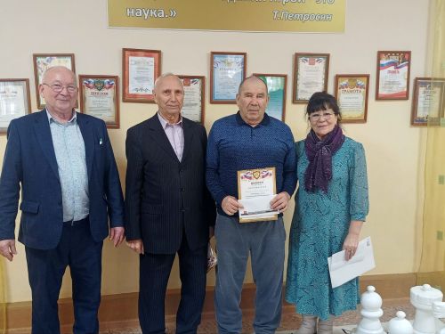 Азнакаевские ветераны соревнуются в шахматах и шашках