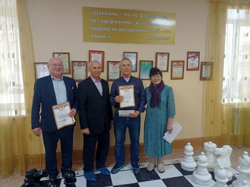Азнакаевские ветераны соревнуются в шахматах и шашках