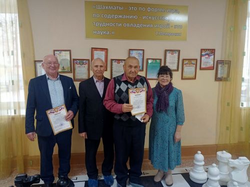 Азнакаевские ветераны соревнуются в шахматах и шашках
