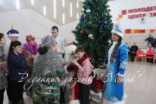 В Азнакаево состоялся новогодний праздник для особенных людей