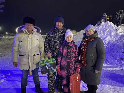 В микрорайоне Монолит зажглась новогодняя елка