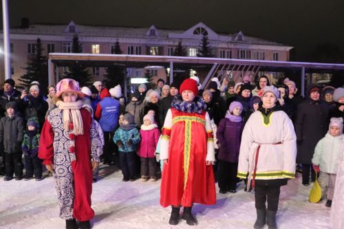 В Азнакаево состоялось открытие главной новогодней елки