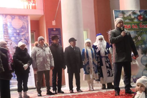 В Азнакаево состоялось открытие главной новогодней елки