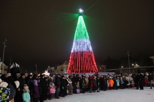 В Азнакаево состоялось открытие главной новогодней елки