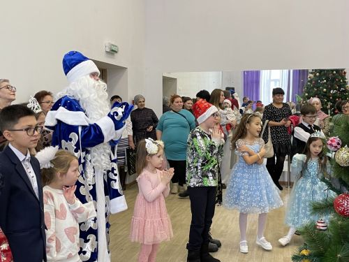 Новогодний утренник для детей-сирот в Культурном центре