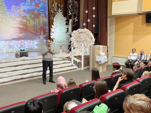Новогодний утренник для детей-сирот в Культурном центре