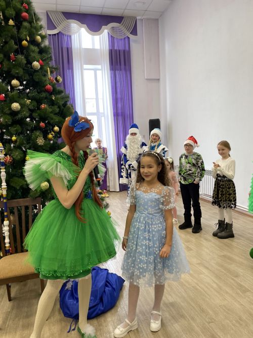 Новогодний утренник для детей-сирот в Культурном центре
