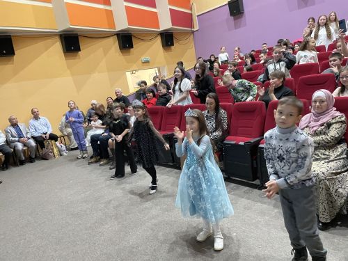 Новогодний утренник для детей-сирот в Культурном центре