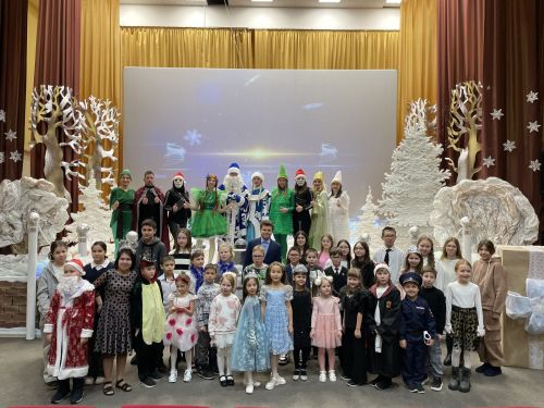 Новогодний утренник для детей-сирот в Культурном центре