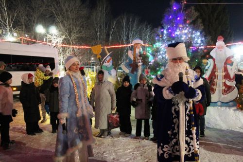 Новогодний праздник во дворе