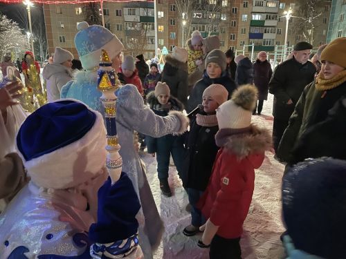 Новогодний праздник во дворе