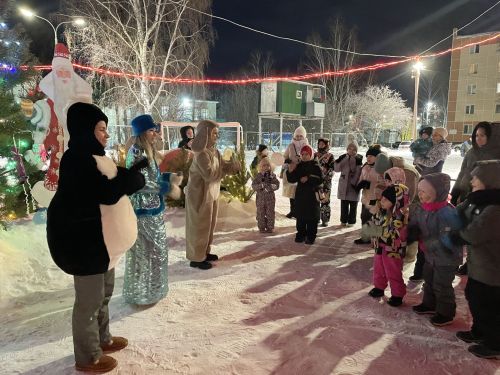 Новогодний праздник во дворе