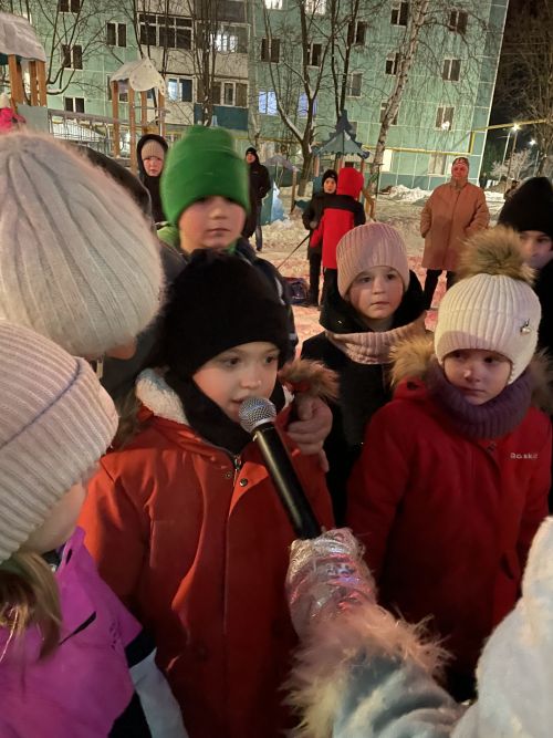 Новогодний праздник во дворе