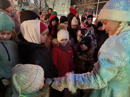 Новогодний праздник во дворе