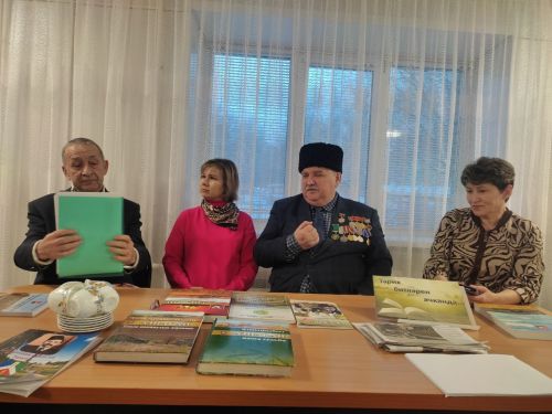 Азнакай үзәк китапханәсендә төбәкчеләр фикер алышты