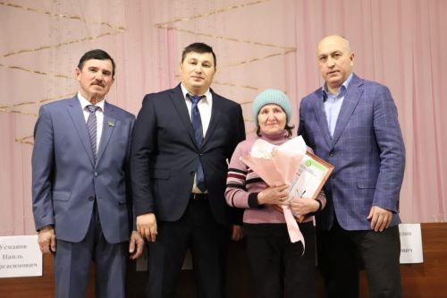 Азнакай районының Кәкре Елга авылында бердәм халык яши
