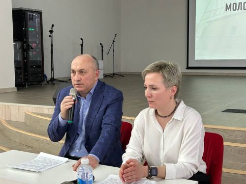 Азнакай яшьләре хисап җыелышына җыелды