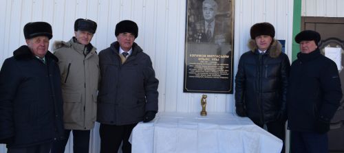 В Азнакаево состоялось торжественное открытие доски почета Каримову Миргасиму Ильясовичу