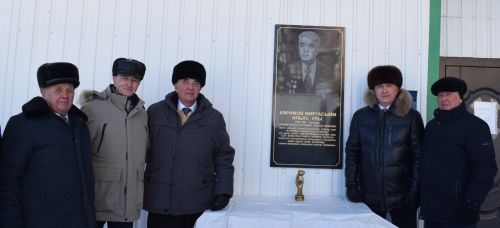 Азнакайда тантаналы рәвештә Кәримов Миргасим Ильяс улына Мактау тактасы ачылды
