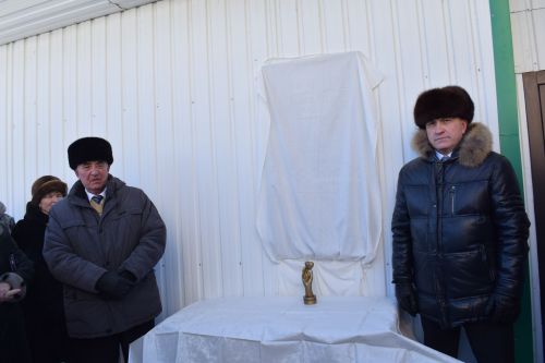 Азнакайда тантаналы рәвештә Кәримов Миргасим Ильяс улына Мактау тактасы ачылды