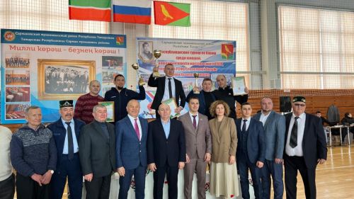 Азнакайлылар көрәш буенча республика турнирыннан җиңү белән кайттылар
