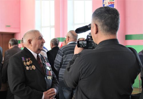 Сегодня в Азнакаевской средней школе № 9 прошел турнир «Ворошиловский стрелок» по стрельбе из пневматической винтовки