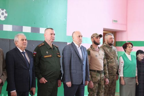 Сегодня в Азнакаевской средней школе № 9 прошел турнир «Ворошиловский стрелок» по стрельбе из пневматической винтовки