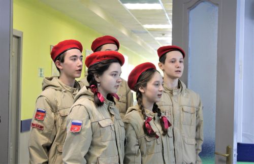 Сегодня в Азнакаевской средней школе № 9 прошел турнир «Ворошиловский стрелок» по стрельбе из пневматической винтовки
