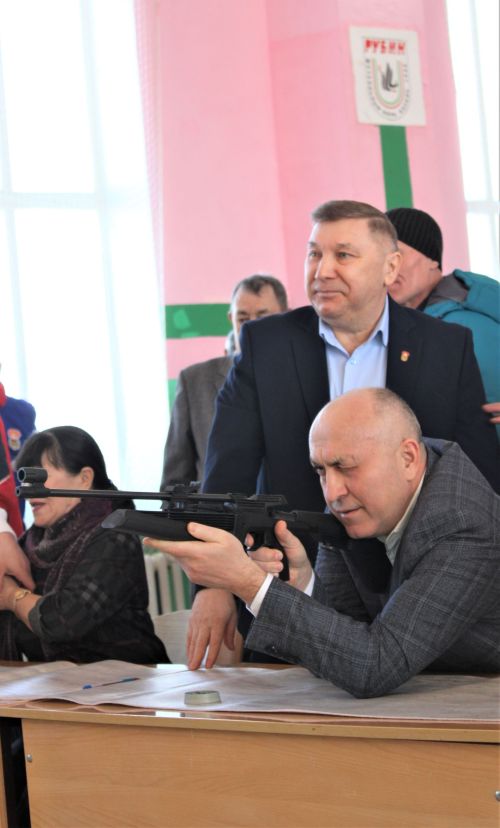 Сегодня в Азнакаевской средней школе № 9 прошел турнир «Ворошиловский стрелок» по стрельбе из пневматической винтовки