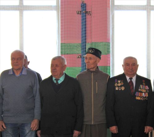 Сегодня в Азнакаевской средней школе № 9 прошел турнир «Ворошиловский стрелок» по стрельбе из пневматической винтовки