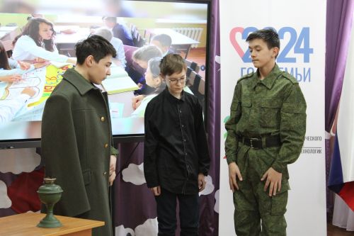 Сегодня в Азнакаевской средней школе № 9 прошел турнир «Ворошиловский стрелок» по стрельбе из пневматической винтовки