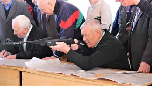 Сегодня в Азнакаевской средней школе № 9 прошел турнир «Ворошиловский стрелок» по стрельбе из пневматической винтовки