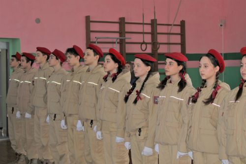 Сегодня в Азнакаевской средней школе № 9 прошел турнир «Ворошиловский стрелок» по стрельбе из пневматической винтовки