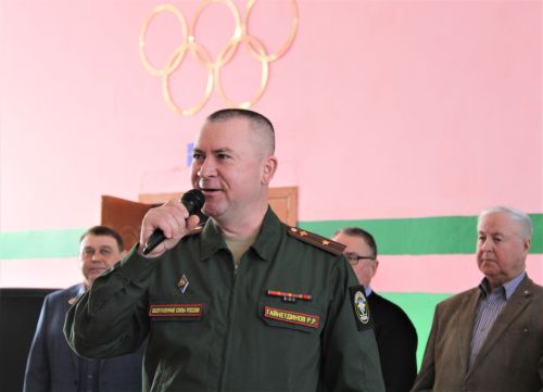 Сегодня в Азнакаевской средней школе № 9 прошел турнир «Ворошиловский стрелок» по стрельбе из пневматической винтовки