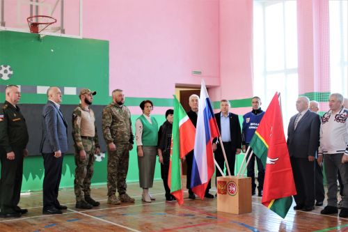 Сегодня в Азнакаевской средней школе № 9 прошел турнир «Ворошиловский стрелок» по стрельбе из пневматической винтовки