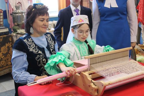Сегодня в Азнакаевской средней школе № 9 прошел турнир «Ворошиловский стрелок» по стрельбе из пневматической винтовки