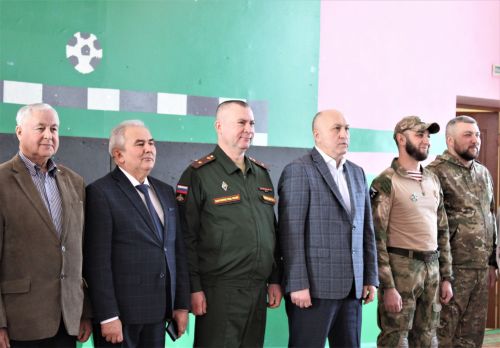 Сегодня в Азнакаевской средней школе № 9 прошел турнир «Ворошиловский стрелок» по стрельбе из пневматической винтовки