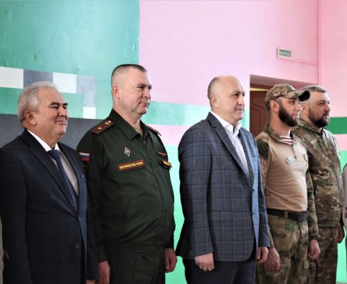 Сегодня в Азнакаевской средней школе № 9 прошел турнир «Ворошиловский стрелок» по стрельбе из пневматической винтовки