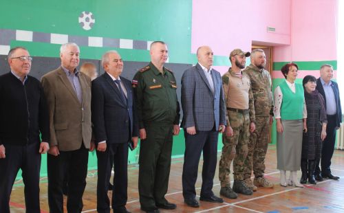 Сегодня в Азнакаевской средней школе № 9 прошел турнир «Ворошиловский стрелок» по стрельбе из пневматической винтовки