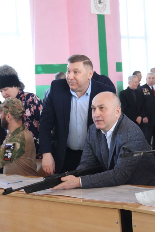 Сегодня в Азнакаевской средней школе № 9 прошел турнир «Ворошиловский стрелок» по стрельбе из пневматической винтовки
