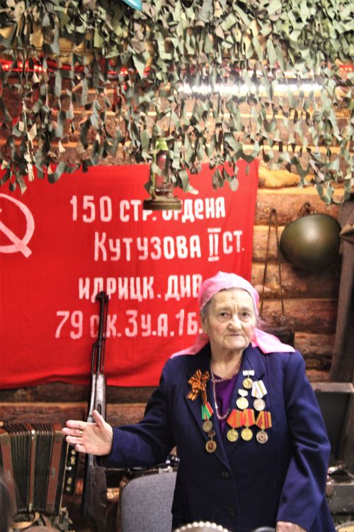 В музее Центра детского творчества города Азнакаево, состоялась встреча с ветераном тыла