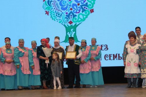 В районно-городском Дворце культуры прошел муниципальный этап фестиваля родословных «Эхо веков в истории семьи»
