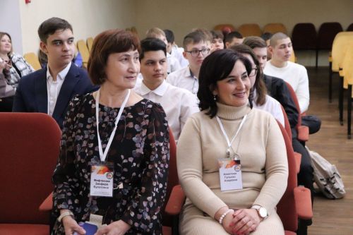 Азнакай техникумында гаилә белеменнән дәрес үтте