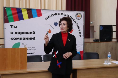 Азнакай техникумында гаилә белеменнән дәрес үтте