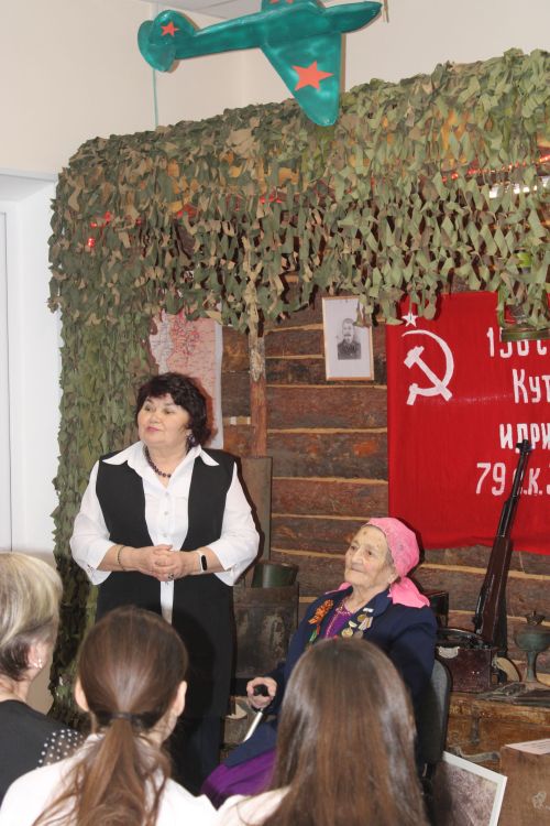 В музее Центра детского творчества города Азнакаево, состоялась встреча с ветераном тыла