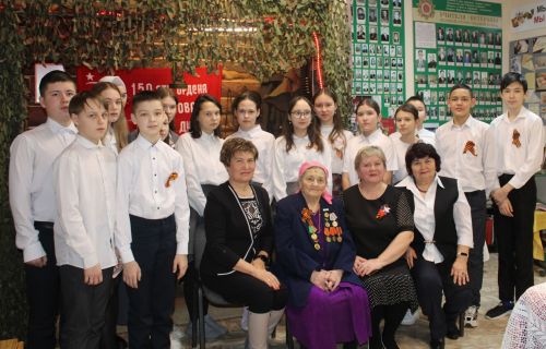 В музее Центра детского творчества города Азнакаево, состоялась встреча с ветераном тыла